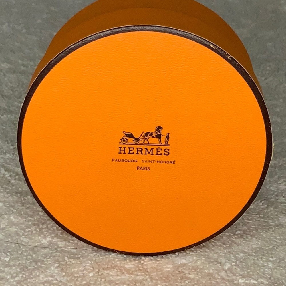 Hermès Courcheval Medor Bracelet in Kelly Green Leather (7.5in) [In Box] - Picture 8 of 8